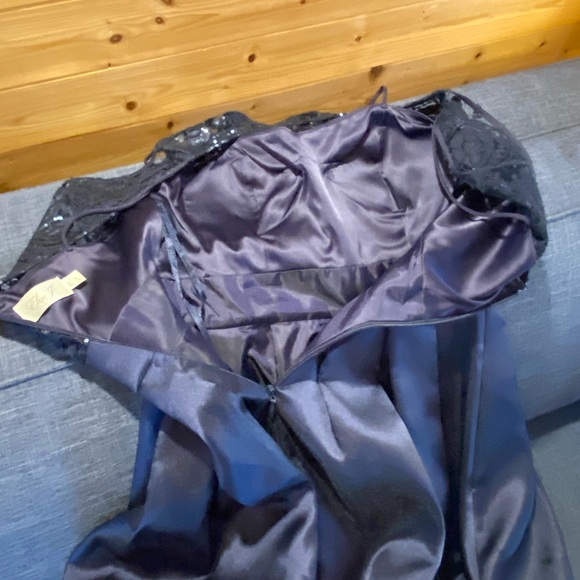 Eliza J Elegant Midnight Blue Gown with pockets! - Picture 4 of 5